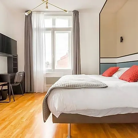 Gounod Hotel Lila